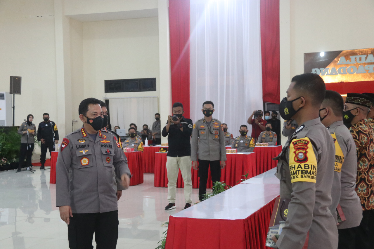 Kapolri beri penghargaan dua anggota Polda Sulsel