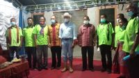 Gubernur bersama Plh Bupati Malaka berpose bersama pengurus BUMDes Wehali Nain (Foto: Pemprov NTT)