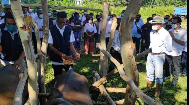 Gubernur Laiskodat bersama rombongan saat meninjau lokasi TJPS