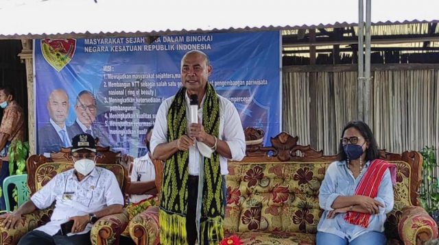 Gubernur saat memberikan sambutan di SMK Negeri Polo, Kecamatan Amanuban Selatan, Kabupaten TTS