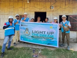 PLN Hadiahkan Listrik Gratis bagi Dua Warga Desa Pong Murung di Hari Lahir Pancasila