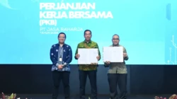 Tiga Agenda Strategis Menaker yang Dititipkan pada Saat Menyaksikan Penandatanganan PKB antara Jasa Raharja dan Serikat Pekerja