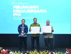 Tiga Agenda Strategis Menaker yang Dititipkan pada Saat Menyaksikan Penandatanganan PKB antara Jasa Raharja dan Serikat Pekerja