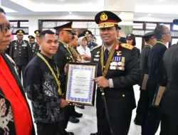 Apresiasi atas Dedikasi bagi Institusi dan Masyarakat, Kapolda NTT Berikan Penghargaan kepada Personel dan Tokoh Berprestasi