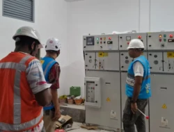 Dukung Pelabuhan Ramah Lingkungan di Kupang, PLN Alirkan Listrik Bersih untuk Kapal Terminal Semen Apung