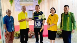 Gubernur Melki Laka Lena Serahkan Izin Operasional SMA Katolik St. Agustinus Tana Mali – Sumba Barat